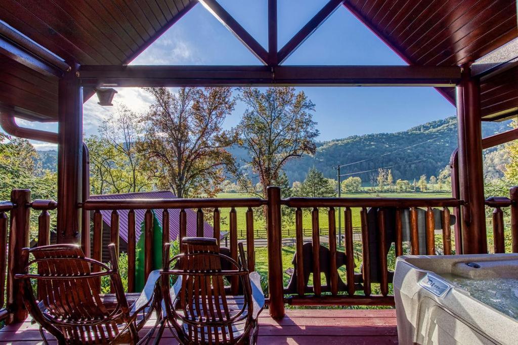 סביירוויל Papa Bear, Hot Tub, Wifi, 1089 Free Tickets Each Paid Day, Dollywood And More מראה חיצוני תמונה