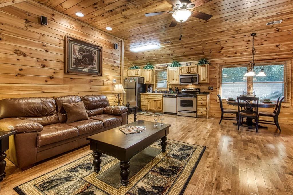 סביירוויל Papa Bear, Hot Tub, Wifi, 1089 Free Tickets Each Paid Day, Dollywood And More מראה חיצוני תמונה