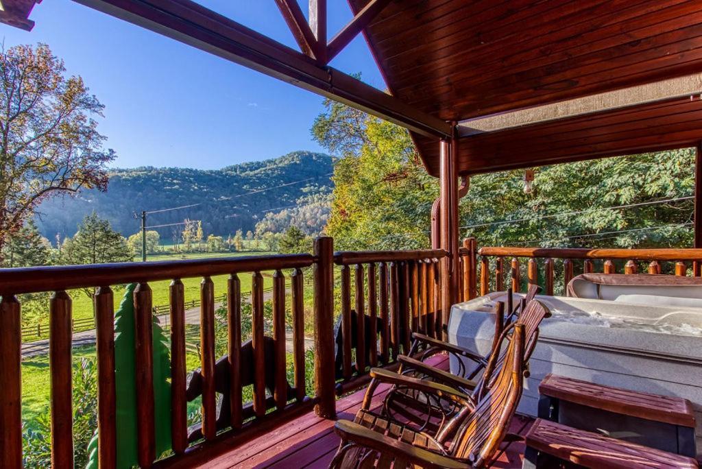 סביירוויל Papa Bear, Hot Tub, Wifi, 1089 Free Tickets Each Paid Day, Dollywood And More מראה חיצוני תמונה